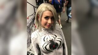 White Widow cosplay